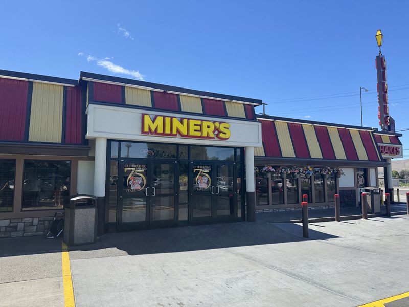 Miner's Drive-In Restaurant exterior